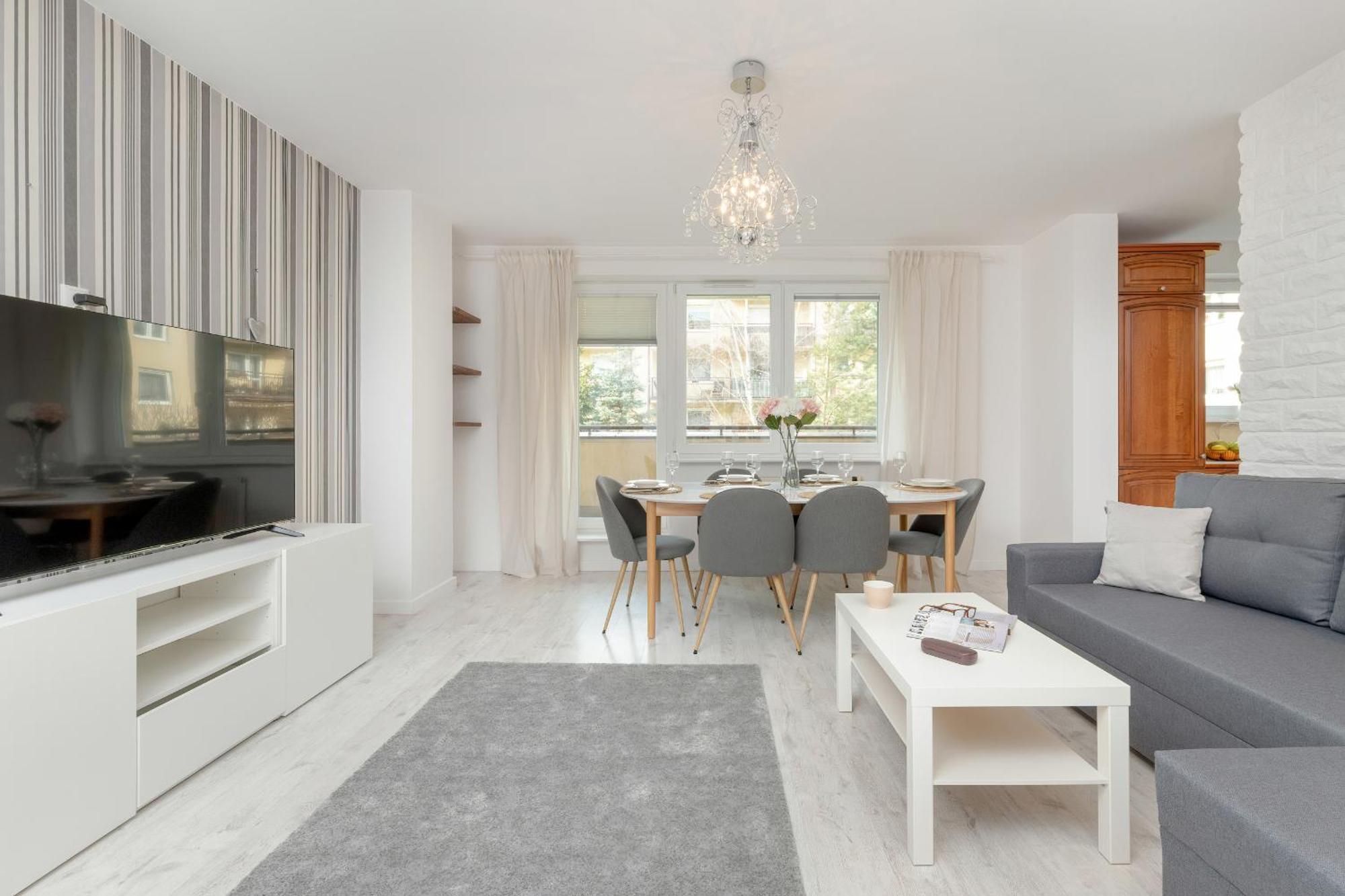 Spacious Family With 3 Bedrooms In By Renters